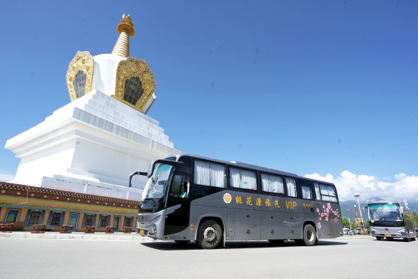 助力鄉村振興——蘇州金龍×桃花源旅汽描繪“云南印象”