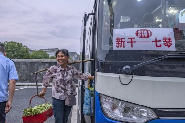一元“菜農公交”：農民進城不再難