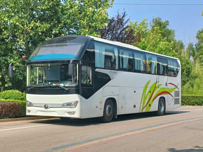 2020年8月上牌50座國(guó)五有暖氣油路加熱宇通6120一手旅游車(chē)
