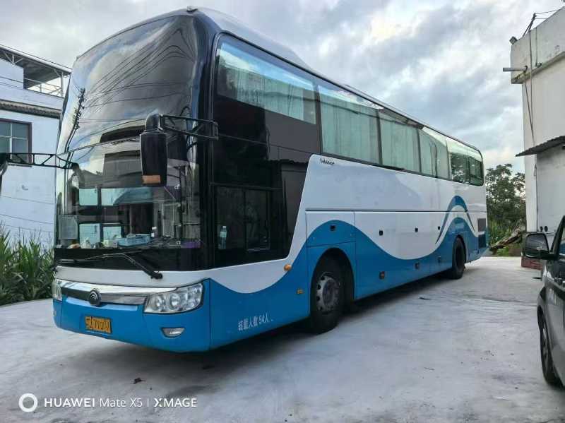 2017年9月上牌一層半54座帶衛生間雙開門宇通6126旅游車