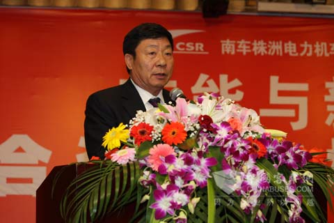 全國人大代表、遼寧曙光汽車集團董事長李進巔