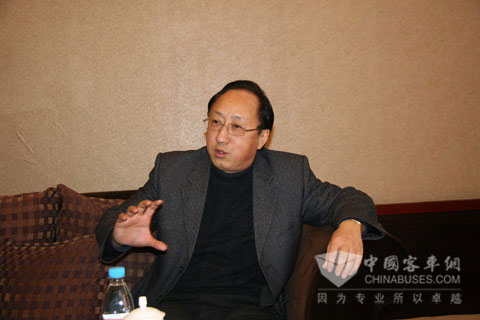 恒通客車總經理鄧平接受媒體采訪