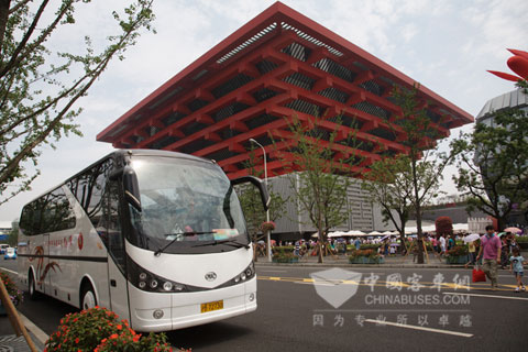 安凱純電動大巴在世博園內風光無限