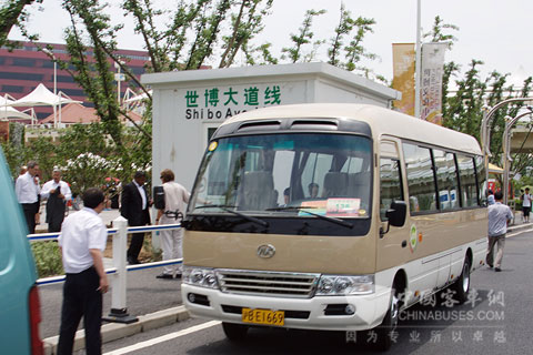 安凱寶斯通在世博園內行駛