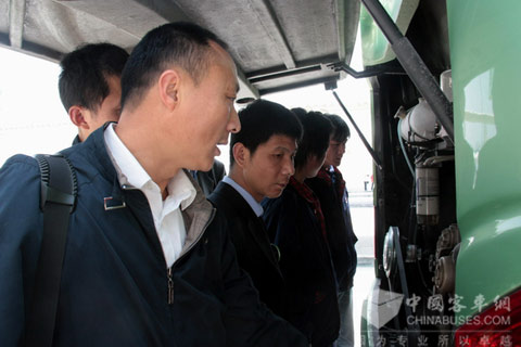 大金龍售后服務工程師全程跟蹤車輛運行情況