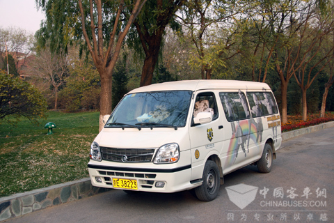 形態(tài)優(yōu)美的金旅海獅校車