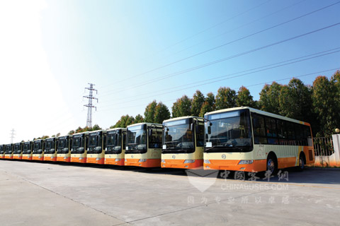 27輛綠色環(huán)保公交車整裝待發(fā)