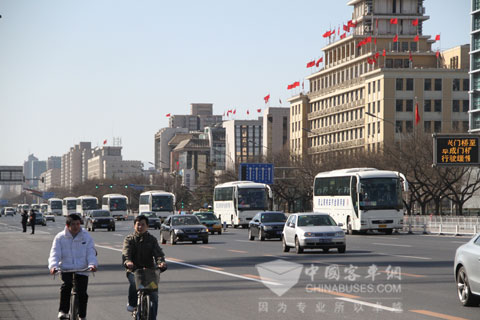 連續七年服務兩會 宇通品牌照亮中國