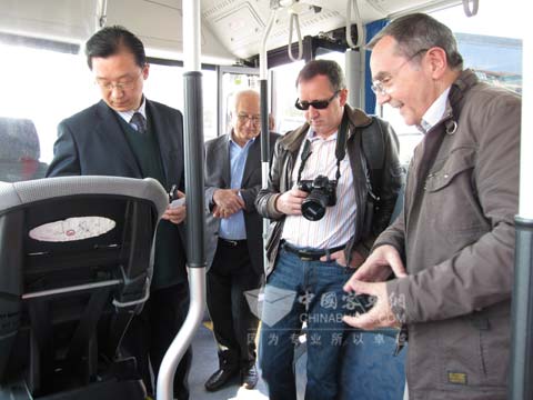 參觀安凱純電動客車