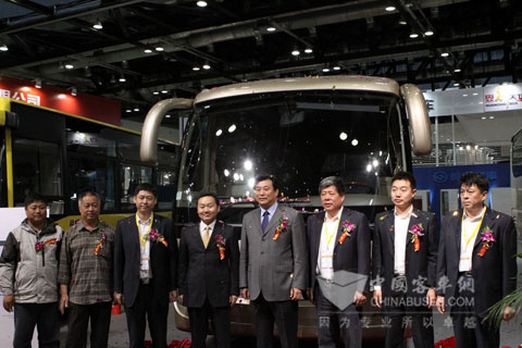 安凱尊榮AK9載譽上市