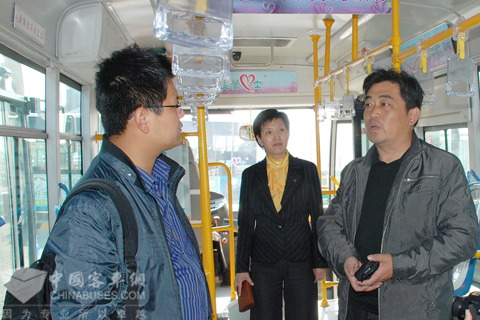 青島交運集團溫馨巴士順達分公司史順副書記史書記介紹車輛運營狀況