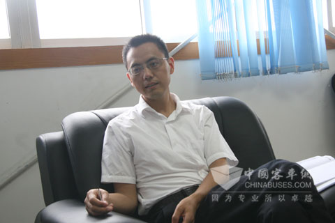 江淮商用車網絡管理部部長汪光玉接受記者采訪