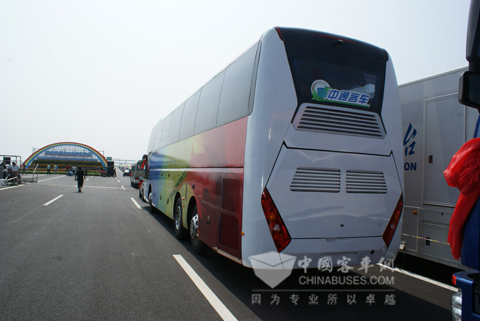 威武的中通領航系列豪華旅游客車