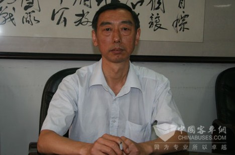 開(kāi)封公交副總經(jīng)理劉援朝接受記者采訪