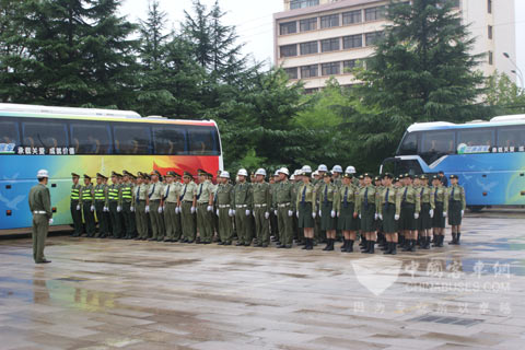 與會領(lǐng)導(dǎo)乘車參觀文登市交通運輸局