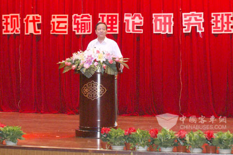 山東省交通運輸廳副廳長高洪濤在答謝晚會上致詞