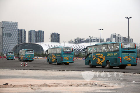 龍巴海格車隊奔赴大運會開幕式現場