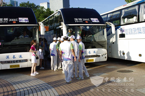 服務大運會志愿者的海格車隊
