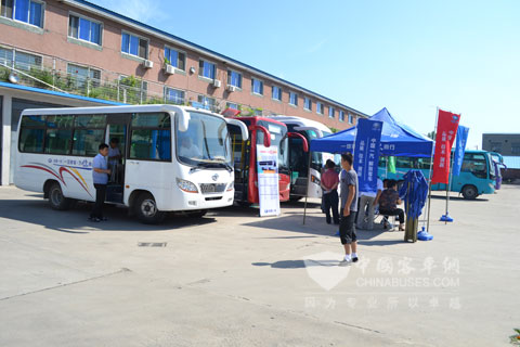走進文化農安  展一汽客車風采