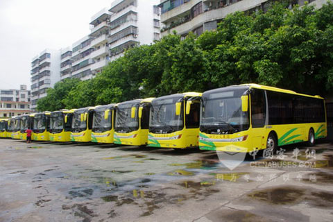 交付海口的中通新能源與節能型公交車