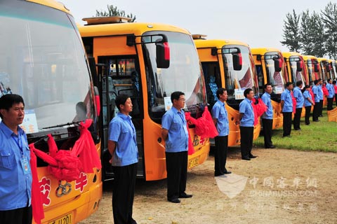 舒馳校車