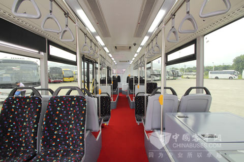 大金龍三開門、低地板公交車XMQ6120AGD5內(nèi)飾