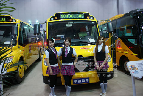 裝配校車(chē)專用空調(diào)的中通客車(chē)