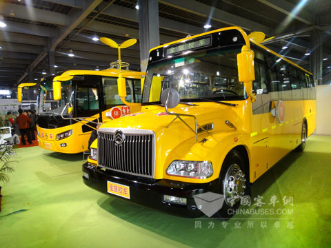 金旅校車