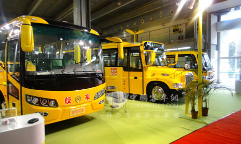 金旅校車展位