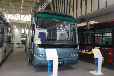 青年客車JNP6122DE豪華旅游客車