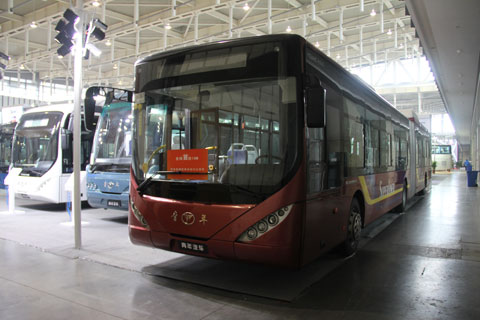 青年JNP6180HEV混合動(dòng)力城市客車