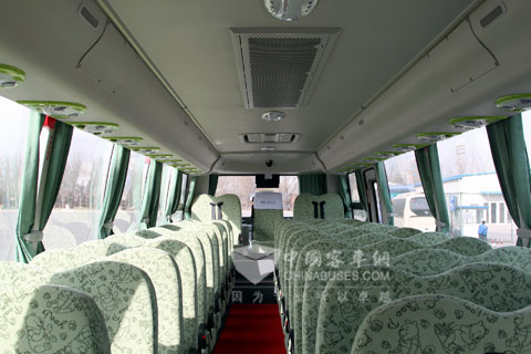 大金龍智慧校車從配件檢測、內飾材料選擇等方面嚴格把控校車車內空氣質量