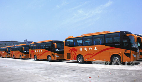 申龍近20輛燃氣客車進入內蒙左旗