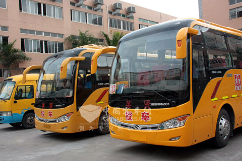 英賢學校購置的兩輛金龍“智慧校車”
