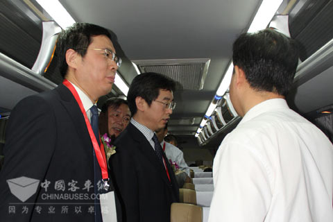 交通運輸部總規劃師戴東昌一行參觀海格客車