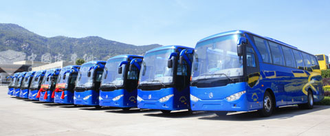 整裝待發的XML6103LNG天然氣客車