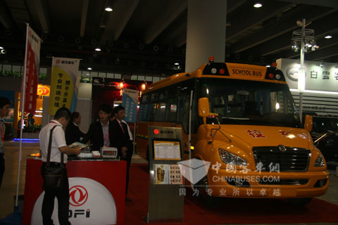 東風(fēng)超龍校車亮相廣州商用車展