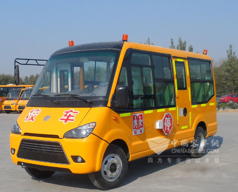 中通B照校車