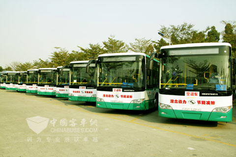 45輛大金龍XMQ6127GHEV8公交車開赴"春城"