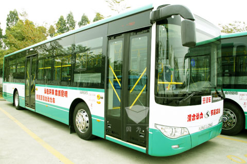 大金龍混合動力公交車助力"綠色環保，品質昆明"