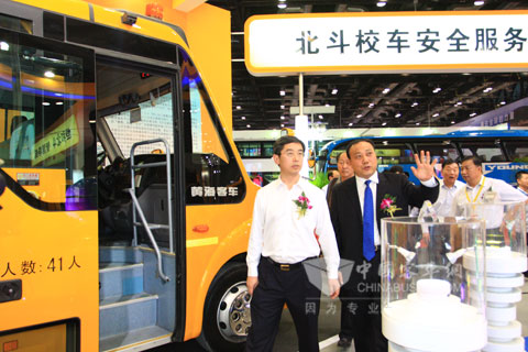交通部領導參觀黃海校車