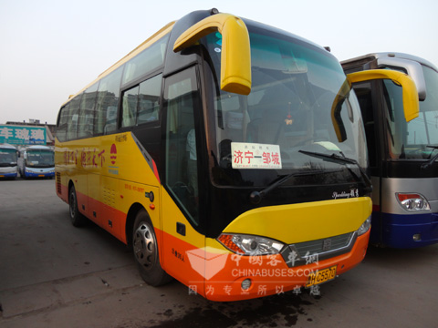 濟寧至鄒城線上的中通天然氣客車