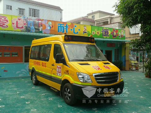 海格B照可駕龍駒校車在珠海金星幼兒園