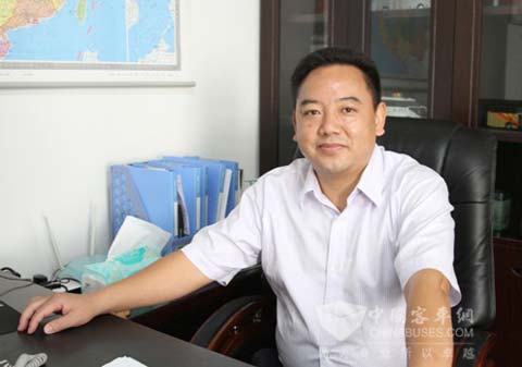 重慶旅景旅游汽車客運有限公司技安部經理蔡世村接受記者采訪