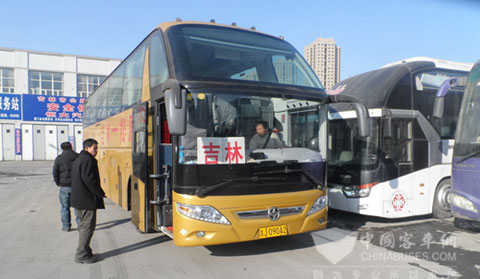 　亞星售后人員在吉林進行車輛檢查