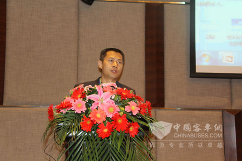 中通客車副總經理賈開潛發表講話