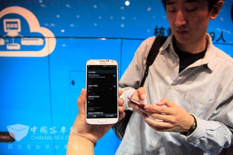 觀眾在海格云戰略發布會現場體驗免費wifi
