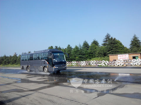 中通LCK6935H ECE R13 ABS低附路制動測試.jpg