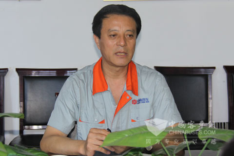 中通客車總經理孫慶民先生接受記者采訪