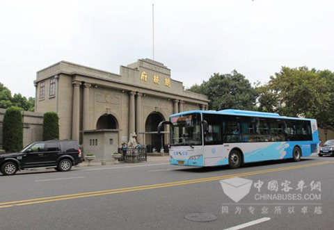 大金龍新能源車(chē)為古城添彩